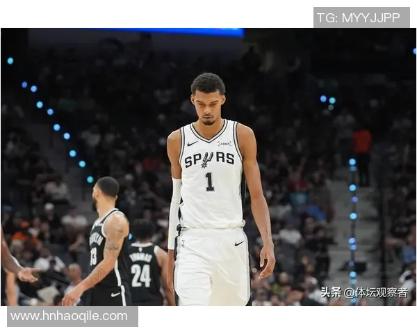 西部第2倒下！文班仅9+9，布克28+13，太阳130-118终结马刺五连胜